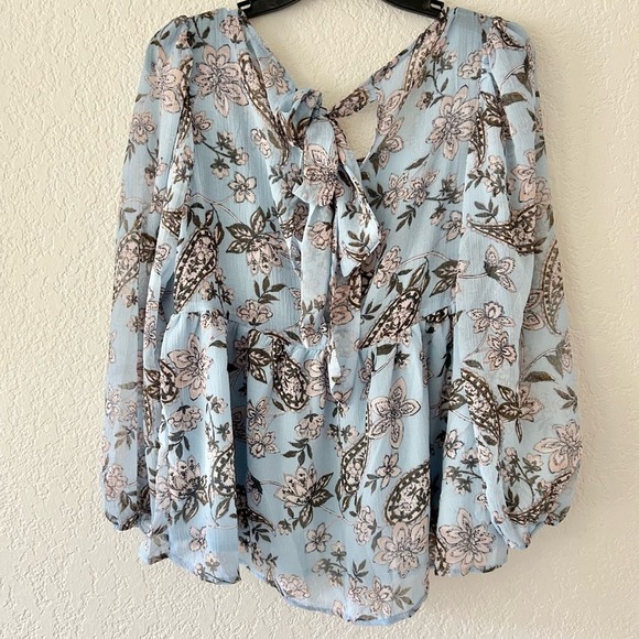 American eagle paisly floral fluttered sleeve blouse Womens size small - Picture 9 of 14